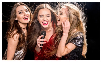 Singende und lachende Frauen Singende und lachende Frauen